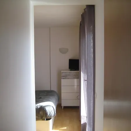 Luminoso Con Piscina * Roses