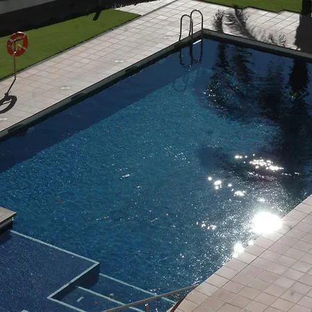 Luminoso Con Piscina Daire Roses
